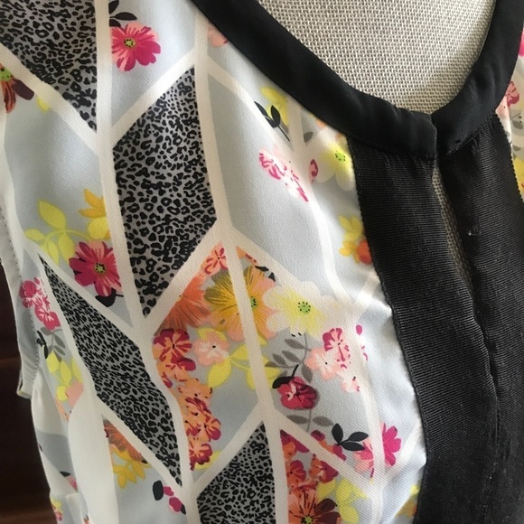 CAbi Grosgrain Floral Geometric Sleeveless Size S - Picture 6 of 11